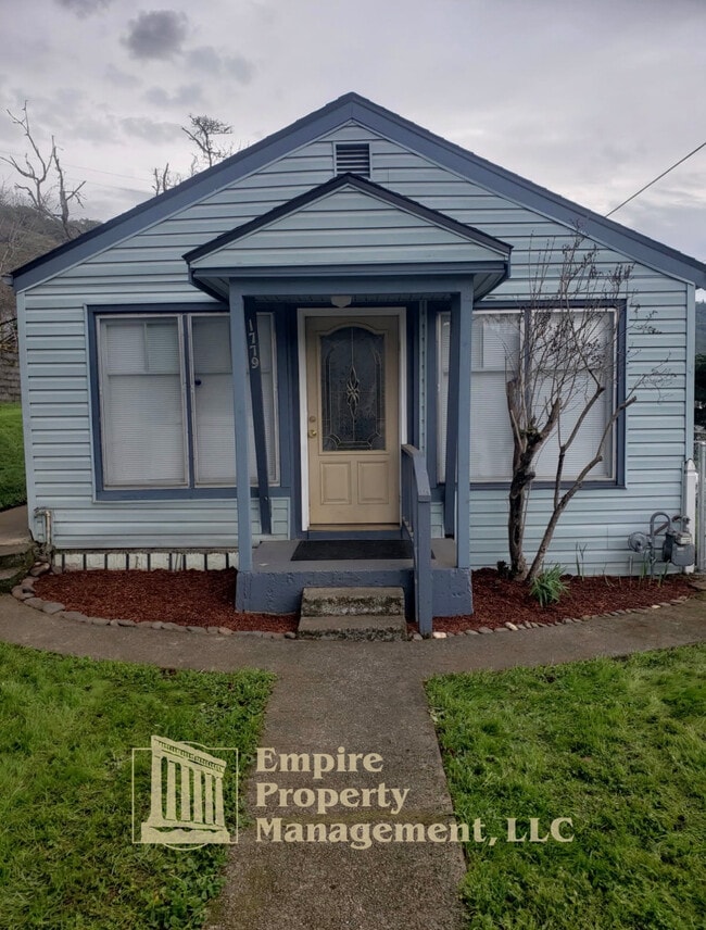 Building Photo - 1779 SE Giles St