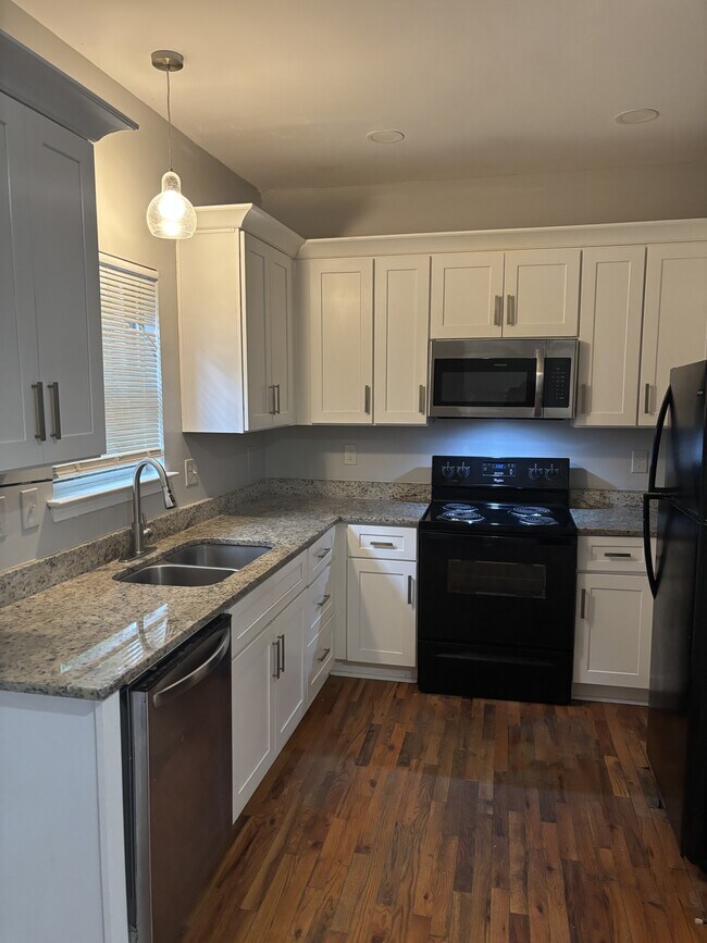 Foto del edificio - 308 Anderson Ave NW