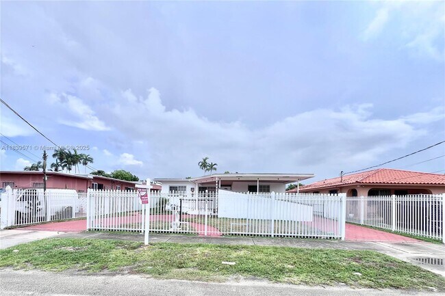 Foto del edificio - 5751 SW 2nd Terrace