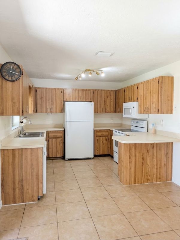 Foto del edificio - 7402 Lakeland Blvd