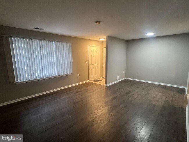 Foto del edificio - 9035 N Laurel Rd