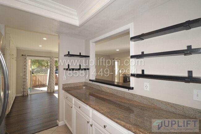 Foto del edificio - 3 Bedroom 2.5 Townhome A MUST SEE!!