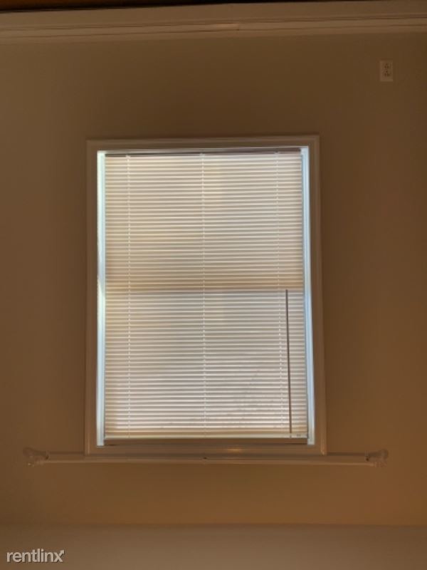 Foto del edificio - 1 br, 2 bath Apartment - 310 Poillon Ave