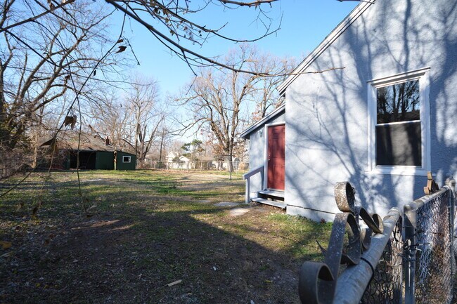 Foto del edificio - REMODELED 4 Bedroom, 2 Bath Home, 1 Block from DOLING PARK