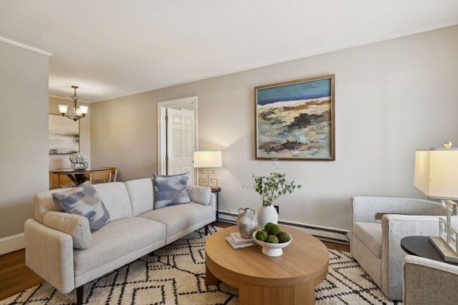 Building Photo - Walkable Location, Location, Location in G...