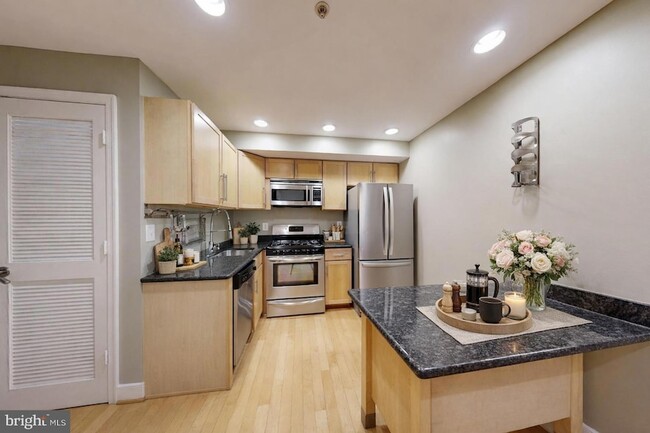 Building Photo - 6 Rhode Island Ave NW