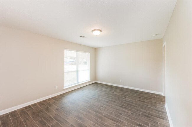 Building Photo - 10902 Faircroft Dr