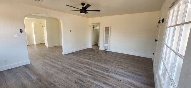 Building Photo - Newly Remodeled 2Bedroom, 1 Bathroom Home