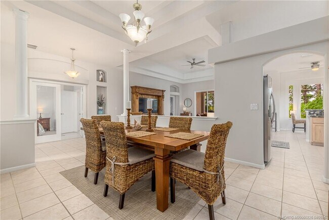 Foto del edificio - 4420 NW Royal Oak Dr