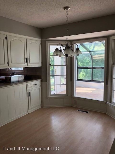 Foto del edificio - 5 br, 4 bath House - 12402 Overbrook Rd