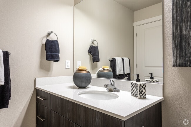 Studio, 1BA - 600 SF - West End District