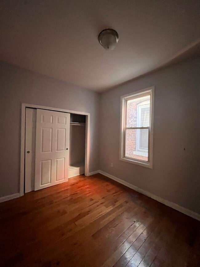 Building Photo - 143 Pearsall Ave