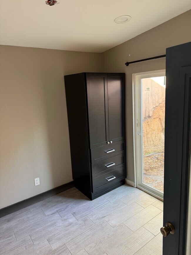 Foto del edificio - 285 Lilac Dr