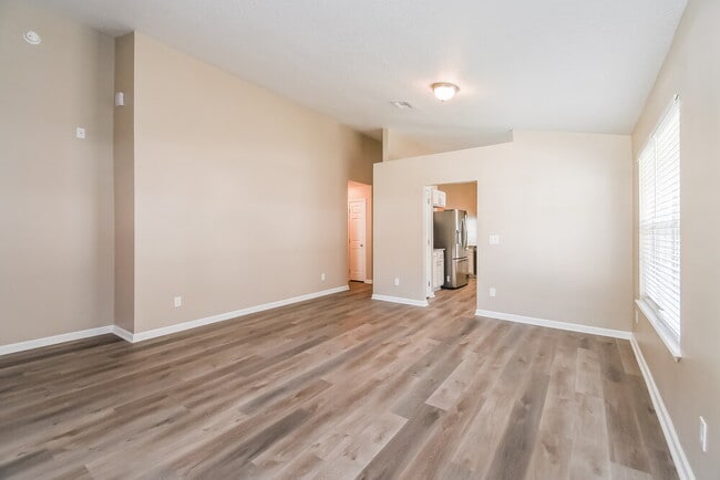 Building Photo - 6248 Ironside Dr N