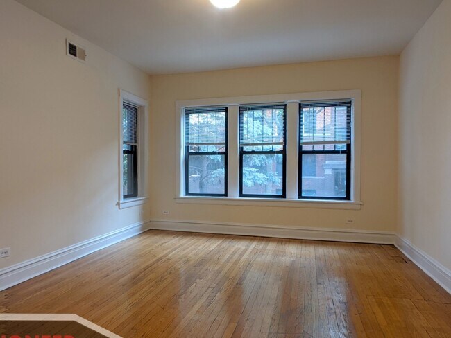 Foto del edificio - 2524 N Kedzie Blvd