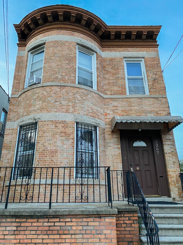 Front of property - 2265 Chatterton Ave