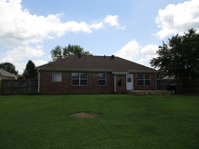 Building Photo - 32 Reno Dr