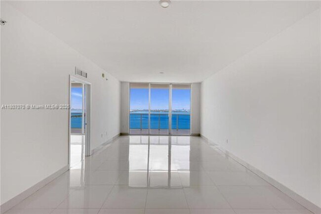 Foto del edificio - 600 NE 27th St
