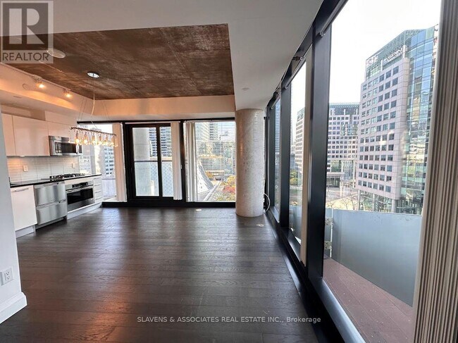 Photo du bâtiment - 224 King St W