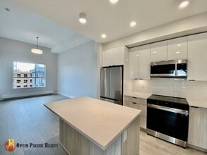 Building Photo - 13458 95 Av