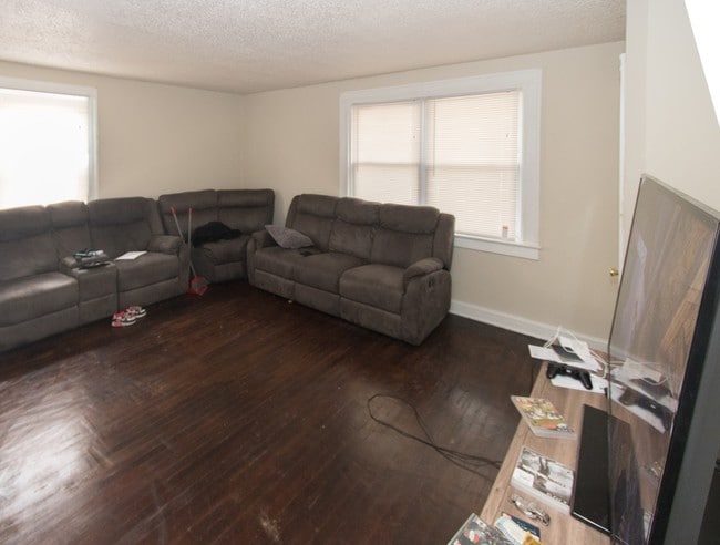 Building Photo - 5426 Jonquil Ave
