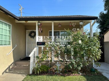 Building Photo - Charming 2-Bedroom Home with Bonus Room (3...