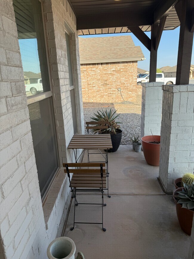 Patio delantero - 2409 Bastrop Ave