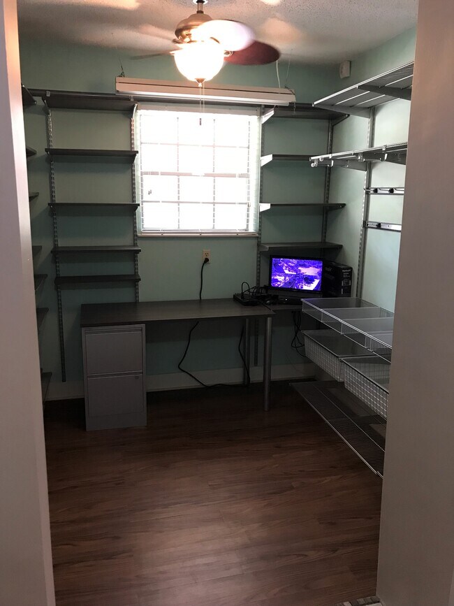 Foto del edificio - 3920 Doral Dr