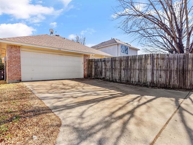 Building Photo - 1702 Shady Creek Dr