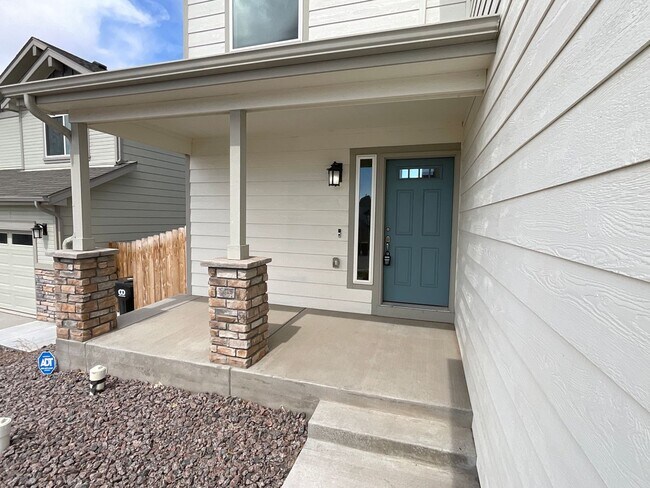 Building Photo - 3 Bedroom Home Available Near S Powers Blv...