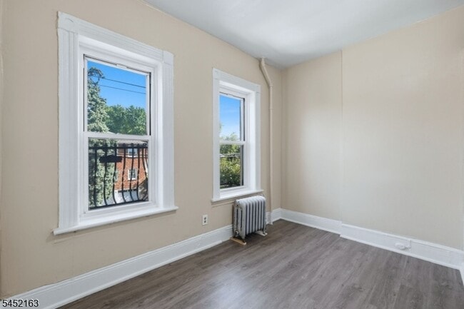 Building Photo - 5 E Monroe St