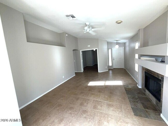 Foto del edificio - 4148 E Anderson Dr