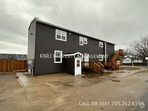 2225 Trout Lake Rd