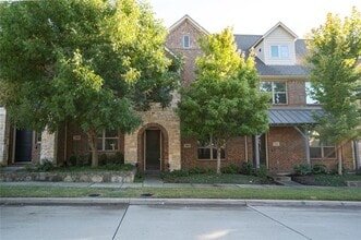 Building Photo - 7109 Huckleberry Dr Building Photo - 7109 Huckleberry Dr