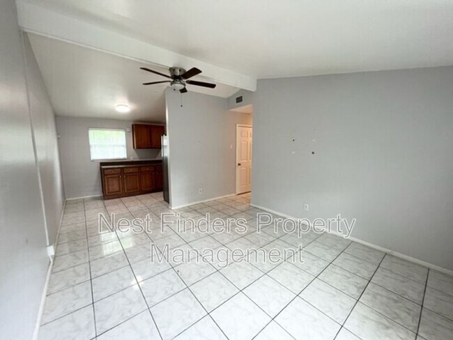 Foto del edificio - 11927 Dowling Ln