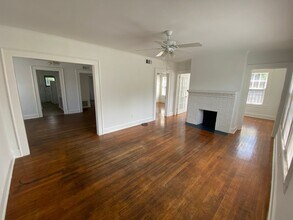 Building Photo - 702 Maupas Ave