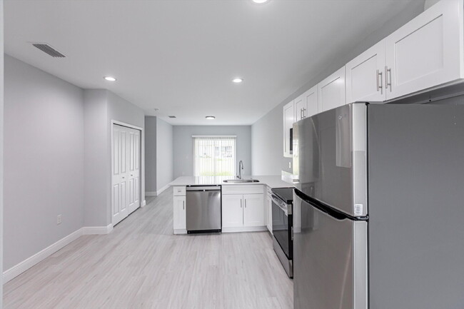 Foto del edificio - BRAND NEW Construction, 3 bed / 2 bath Ren...
