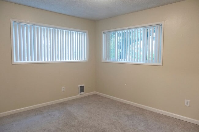 Building Photo - Heart of Irvington – Cozy Two-Bedroom Retreat