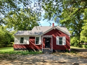 Building Photo - 942 Frayser Cir