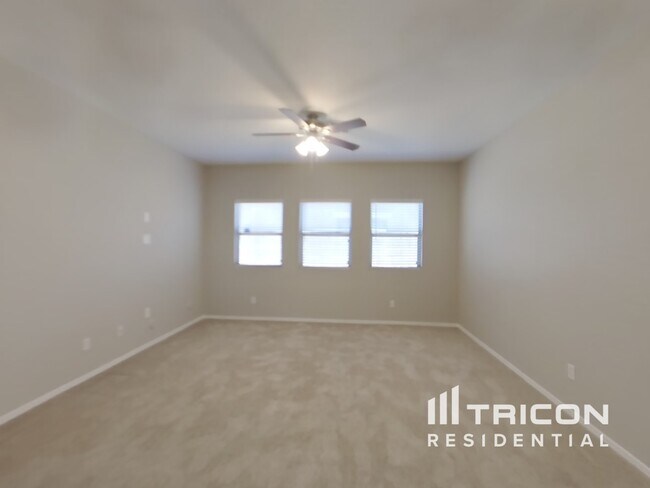 Foto del edificio - 35495 N Thurber Rd
