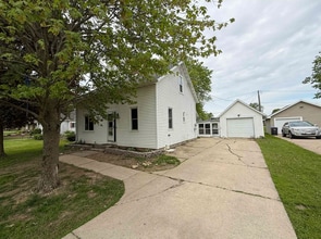 Building Photo - N5621 N Franklin St