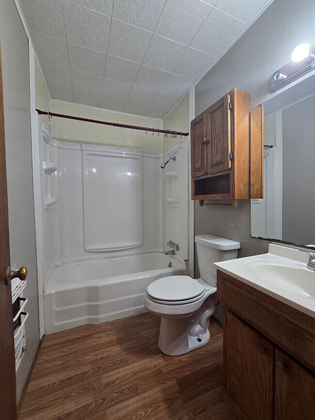 Foto del edificio - 3 bed 1 bath in Tecumseh!