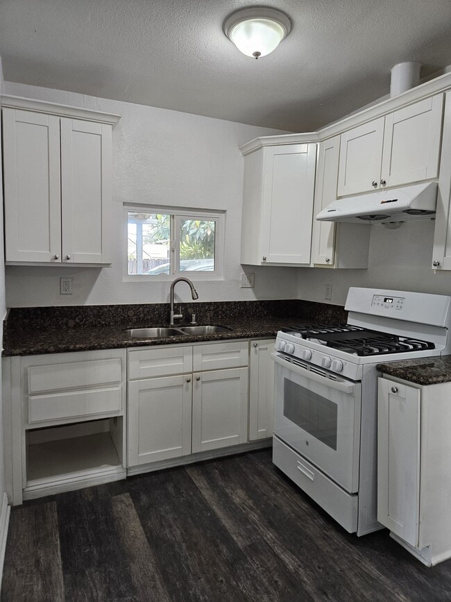 Cocina - 3172 Farnsworth Ave