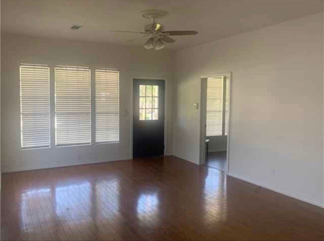 Building Photo - 402 S Cherry St