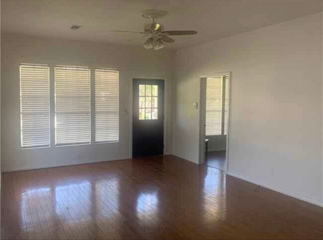 Foto del edificio - 402 S Cherry St