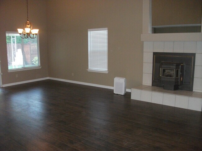 Foto del edificio - 1824 E Ryan Ln