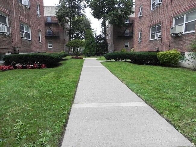 Building Photo - 11 Schenck Ave
