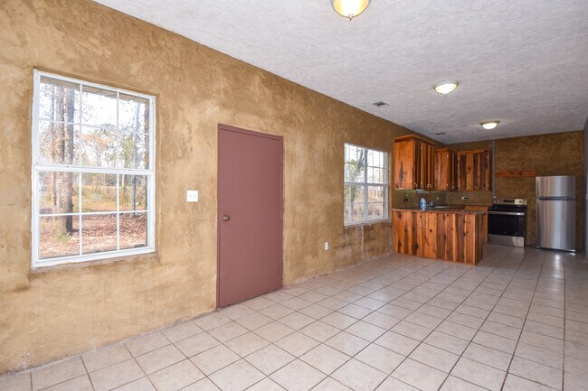 Entrada - 4526 Rock Springs Rd