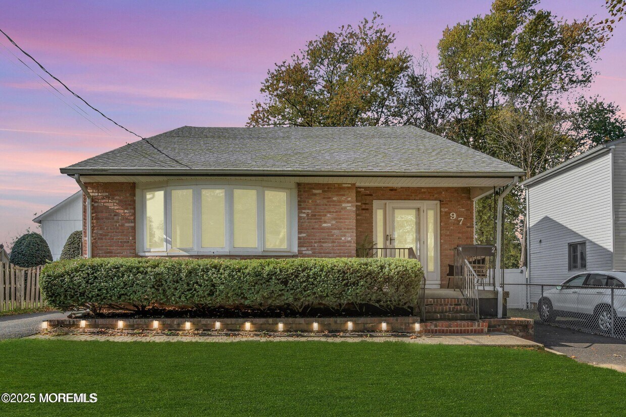 Foto principal - 97 Monmouth Ave