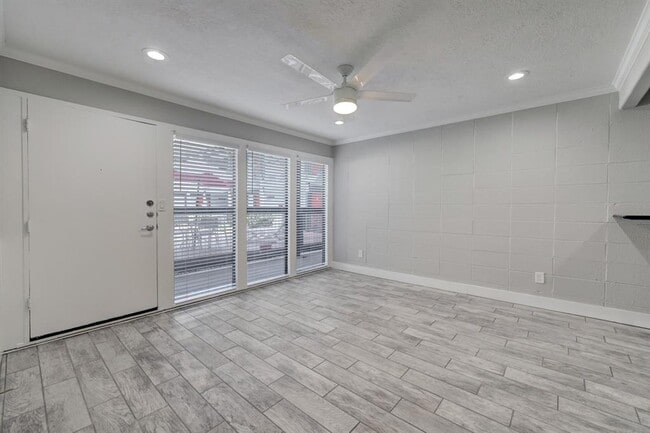 Building Photo - 1501 Hyde Park Blvd